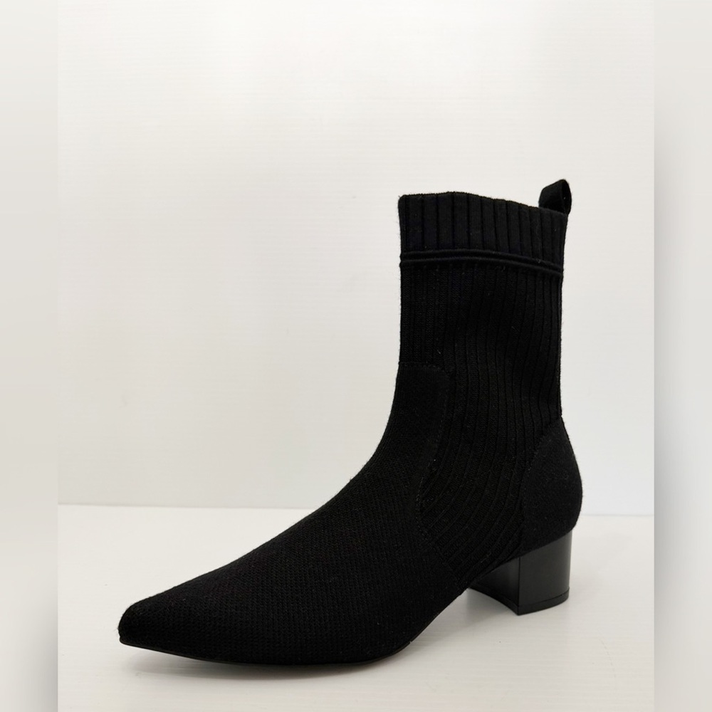 Vivaia Women's Black Pointed Toe Square Heel Boots Size 37